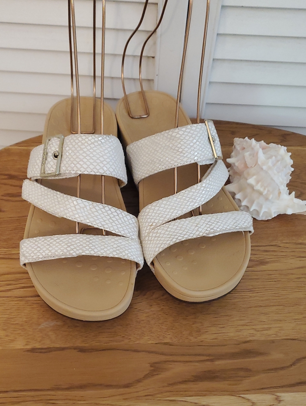 Vionic "Rio" White Sandals Slides Wedge Heels, Size 8